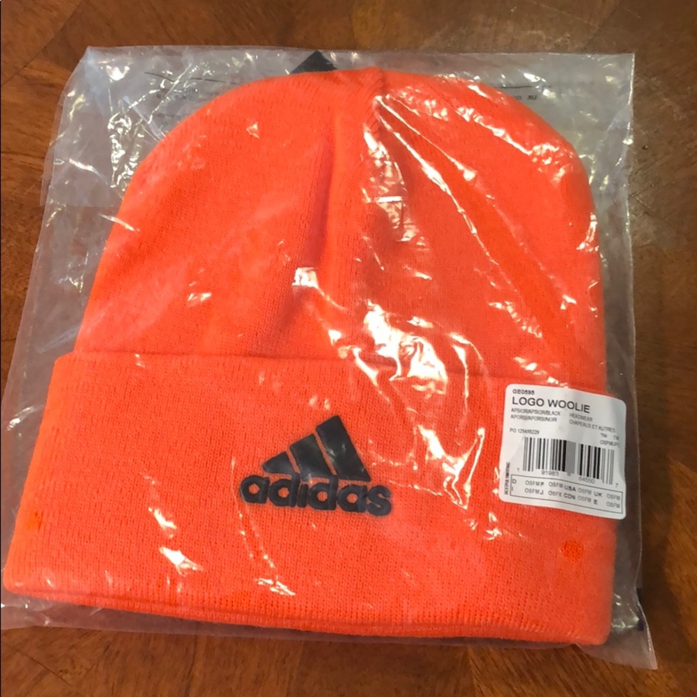 Adidas logo Woolie